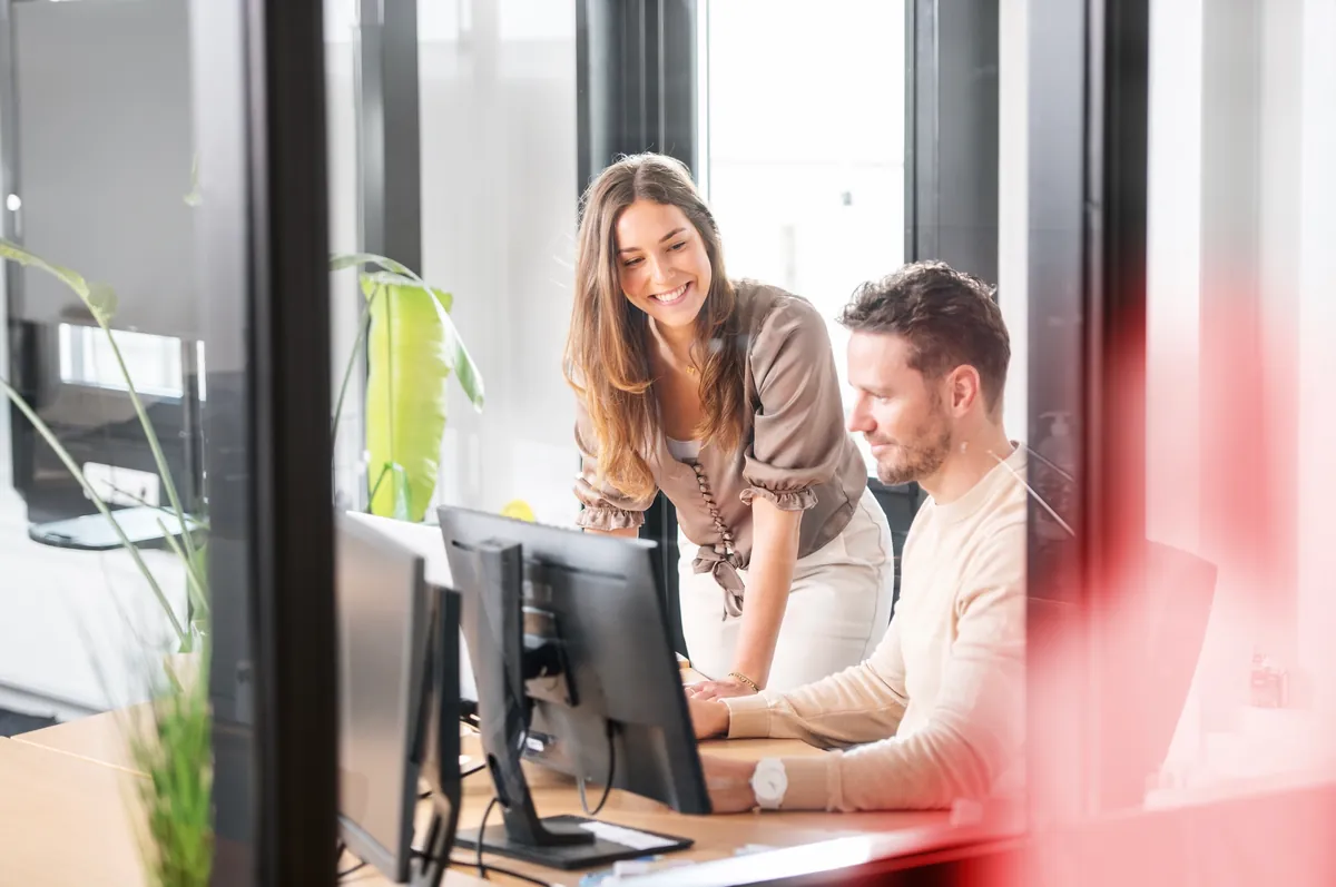 Two Innovi colleagues using Chatwize at their workstation